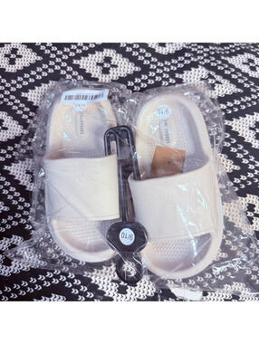 Childhoods clothing 9-10c slides nwt
